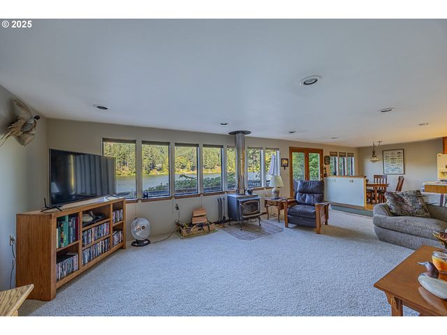 627 N TENMILE, Lakeside, OR 97449