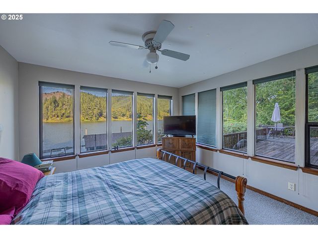 627 N TENMILE, Lakeside, OR 97449