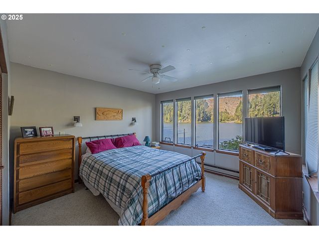 627 N TENMILE, Lakeside, OR 97449