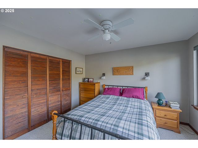 627 N TENMILE, Lakeside, OR 97449