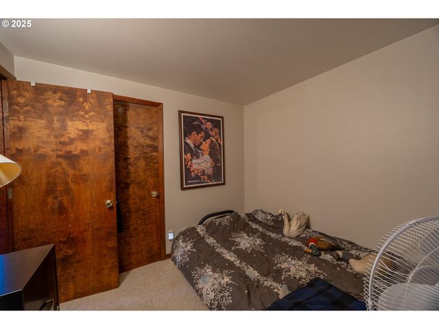 627 N TENMILE, Lakeside, OR 97449