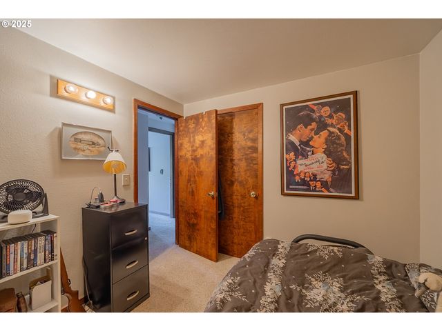 627 N TENMILE, Lakeside, OR 97449