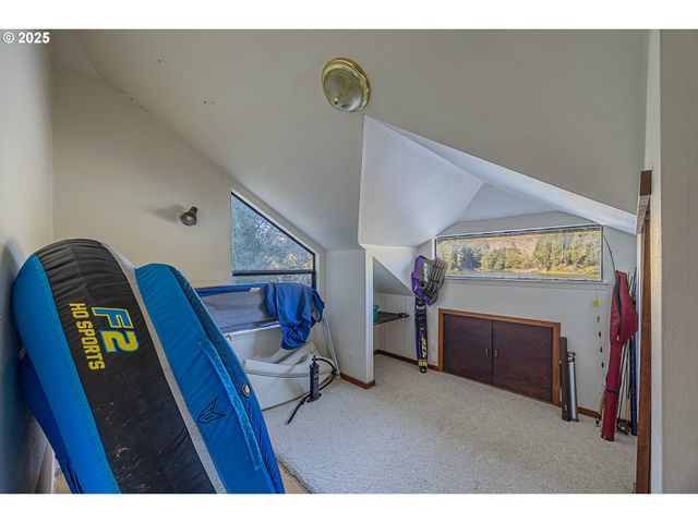 627 N TENMILE, Lakeside, OR 97449