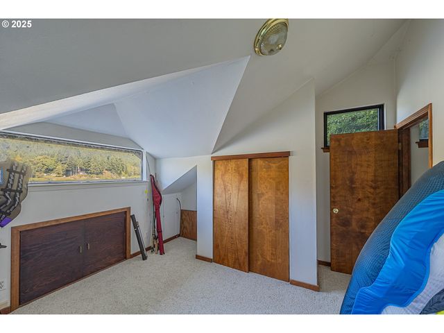 627 N TENMILE, Lakeside, OR 97449