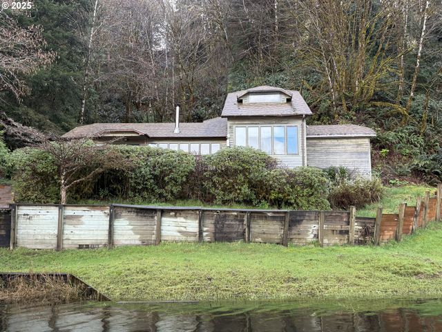 627 N TENMILE, Lakeside, OR 97449