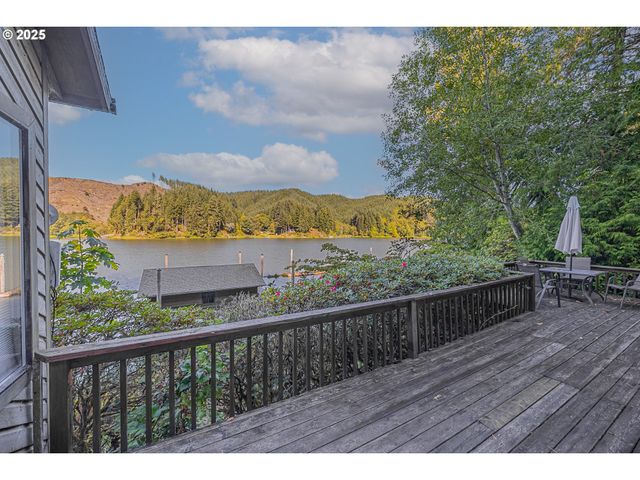 627 N TENMILE, Lakeside, OR 97449