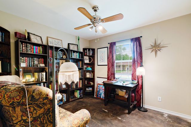 1975 Brown Avenue, Paris, TX 75460