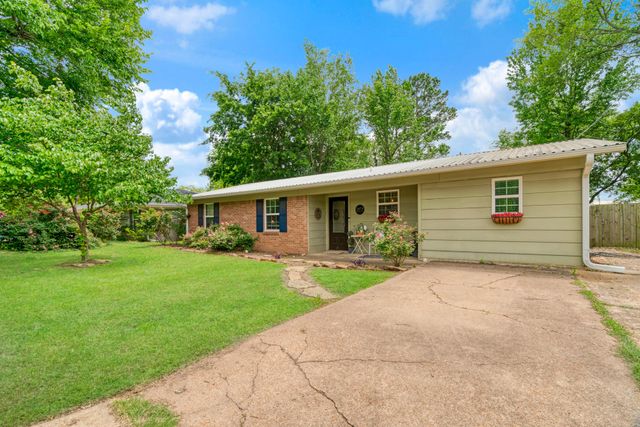 1975 Brown Avenue, Paris, TX 75460