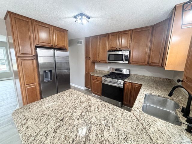 8644 Lillian Drive, Berlin Charter Township, MI 48166