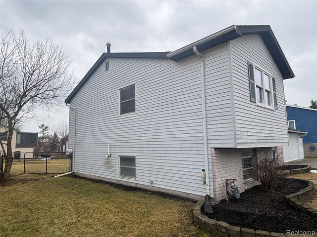 8644 Lillian Drive, Berlin Charter Township, MI 48166