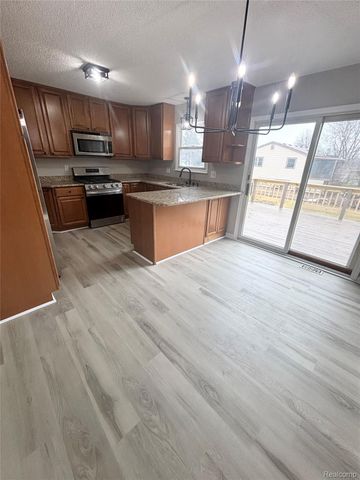 8644 Lillian Drive, Berlin Charter Township, MI 48166