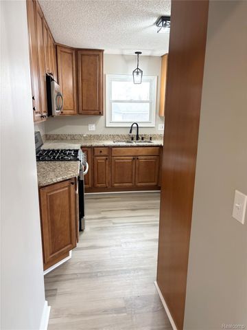 8644 Lillian Drive, Berlin Charter Township, MI 48166