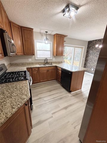 8644 Lillian Drive, Berlin Charter Township, MI 48166