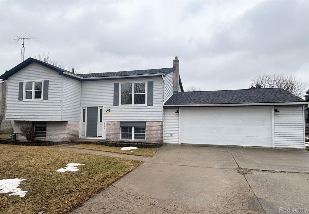 8644 Lillian Drive, Berlin Charter Township, MI 48166