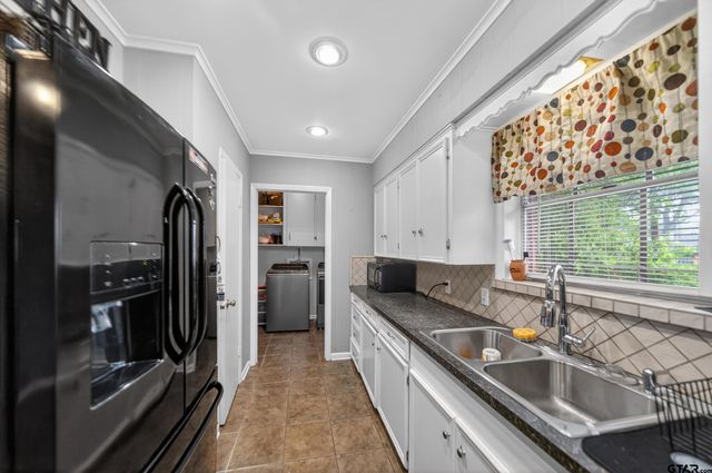 813 E Clinton Avenue, Athens, TX 75751