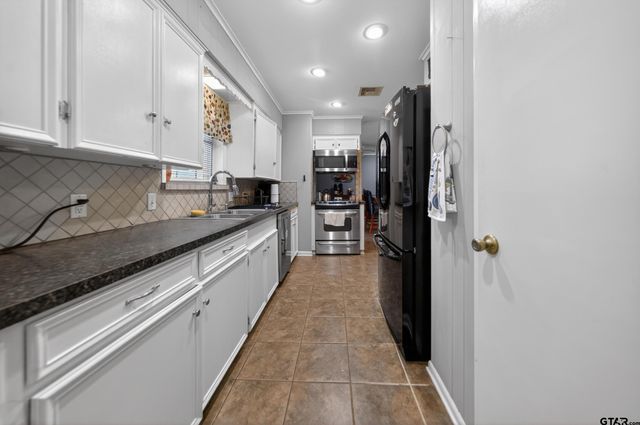 813 E Clinton Avenue, Athens, TX 75751