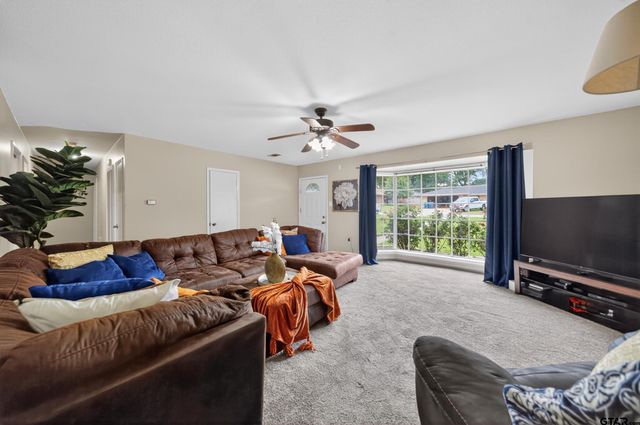 813 E Clinton Avenue, Athens, TX 75751