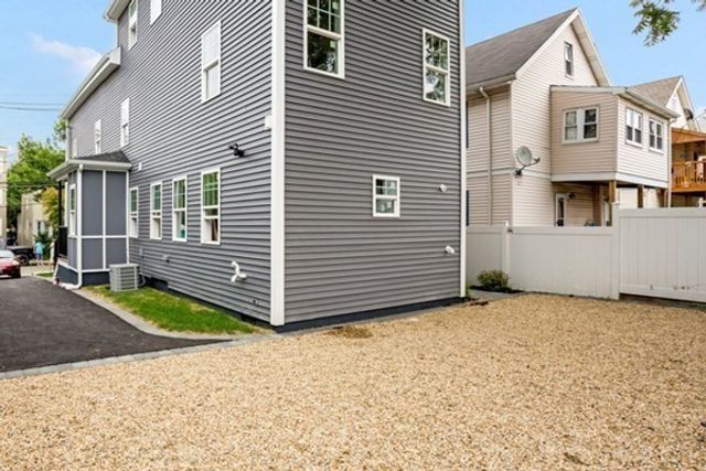 10 Brook St 1, Somerville, MA 02145