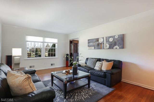 8 Bronson Way, Montgomery Twp., NJ 08558