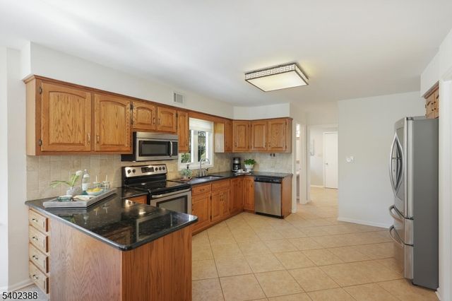 8 Bronson Way, Montgomery Twp., NJ 08558