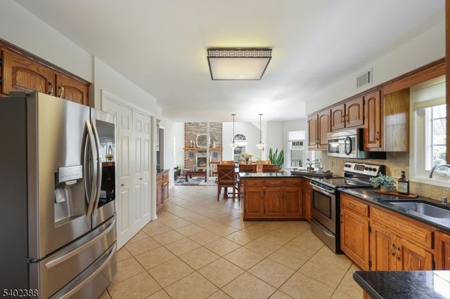 8 Bronson Way, Montgomery Twp., NJ 08558