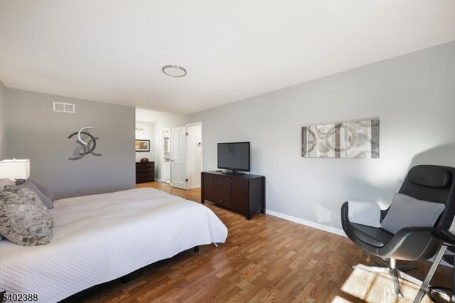 8 Bronson Way, Montgomery Twp., NJ 08558