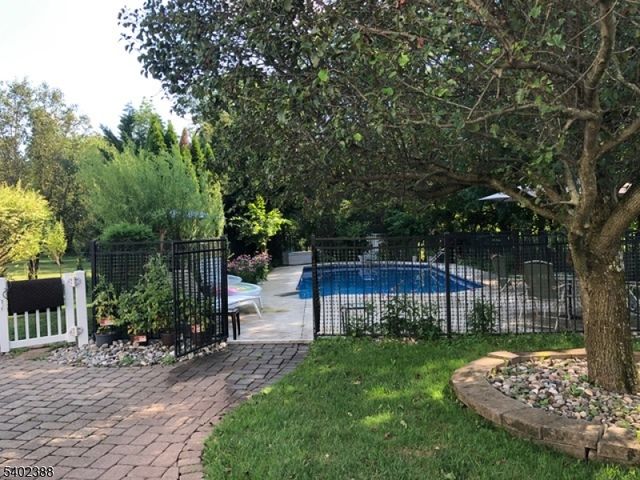 8 Bronson Way, Montgomery Twp., NJ 08558