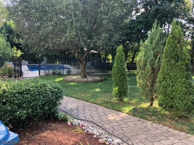 8 Bronson Way, Montgomery Twp., NJ 08558