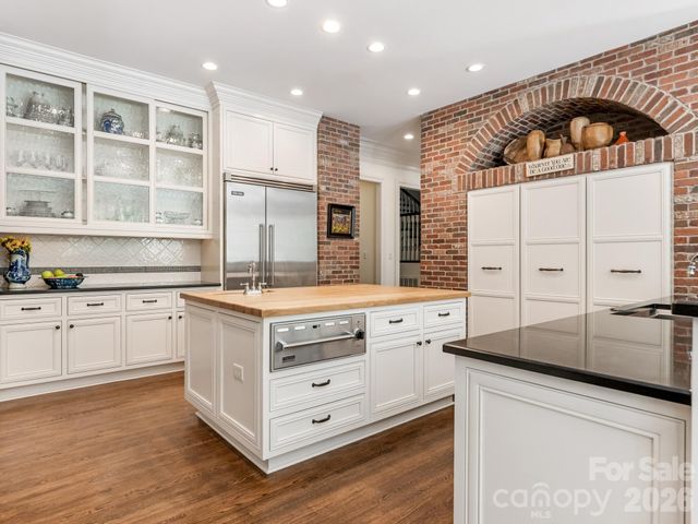 9146 Heydon Hall Circle, Charlotte, NC 28210