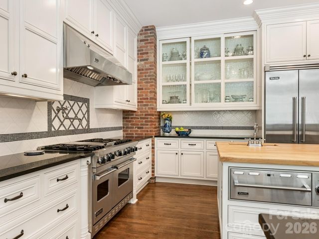 9146 Heydon Hall Circle, Charlotte, NC 28210