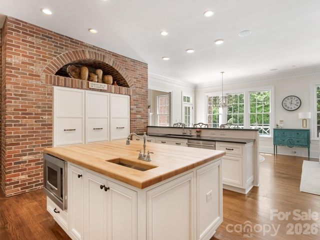 9146 Heydon Hall Circle, Charlotte, NC 28210