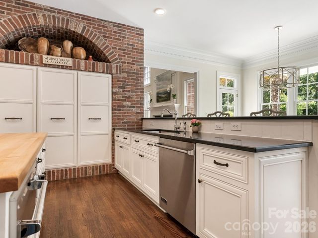 9146 Heydon Hall Circle, Charlotte, NC 28210