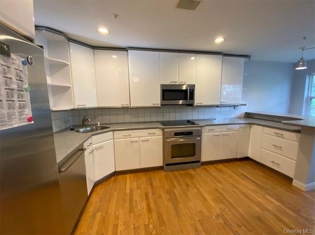 51 Winding Ridge Road, White Plains, NY 10603