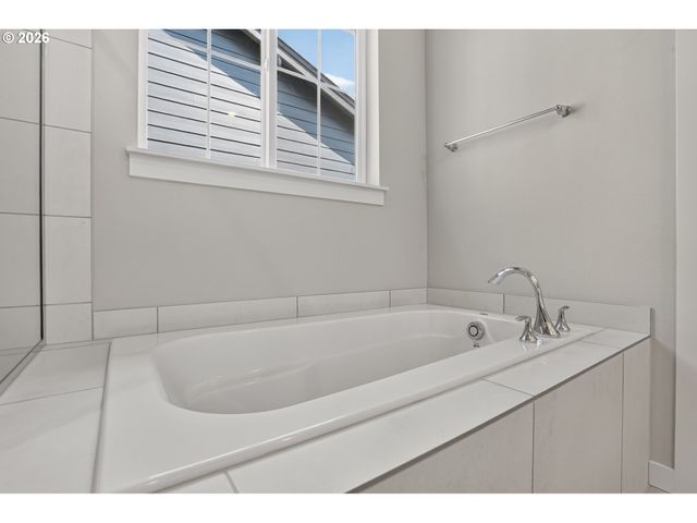 16810 Sw LORIKEET Ln, Beaverton, OR 97007