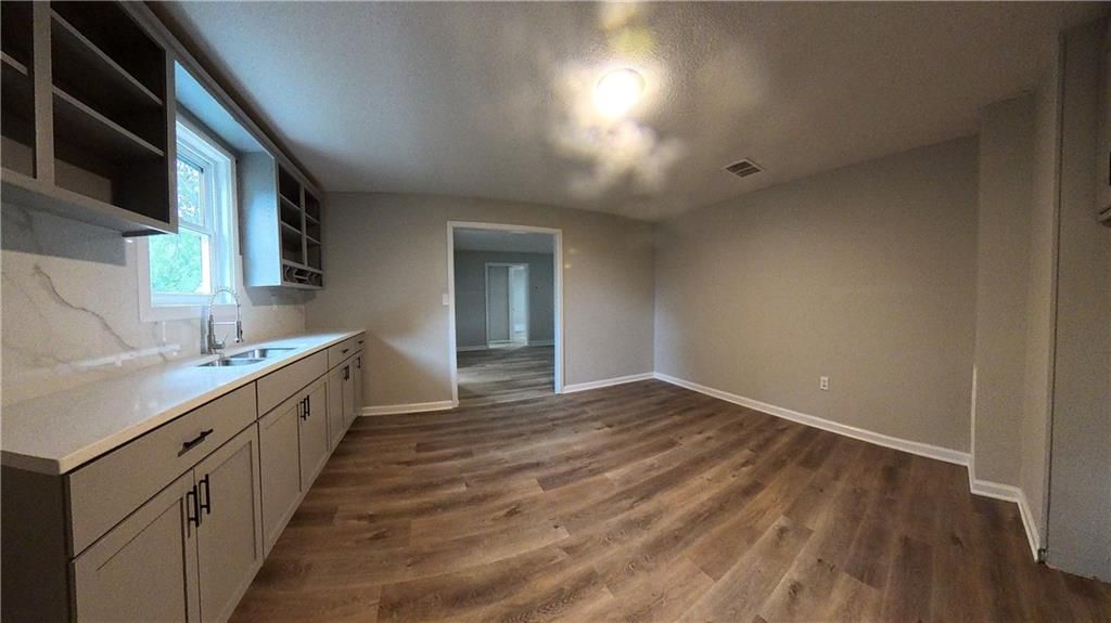 4770 RAILROAD Avenue 3, Shawnee, KS 66218