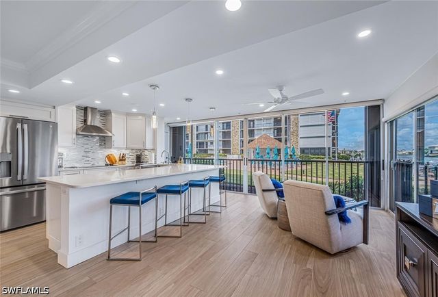 2900 Gulf Shore BLVD N 116, Naples, FL 34103