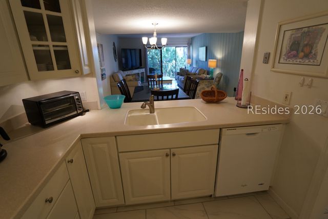 18 Lighthouse Rd Apt 471, Hilton Head Island, SC 29928