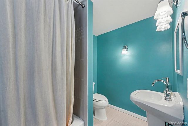 3513 Raymond Avenue, Dearborn, MI 48124