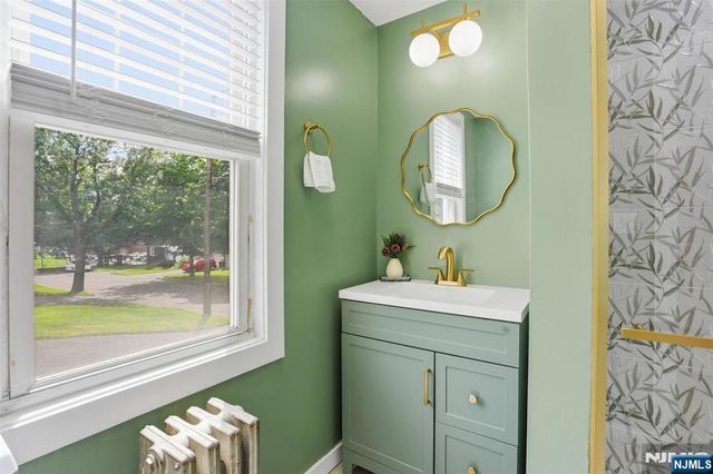 88 Lindbergh Boulevard, Teaneck, NJ 07666