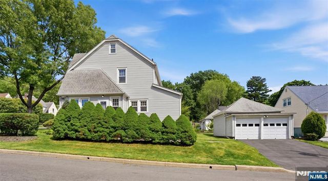 88 Lindbergh Boulevard, Teaneck, NJ 07666