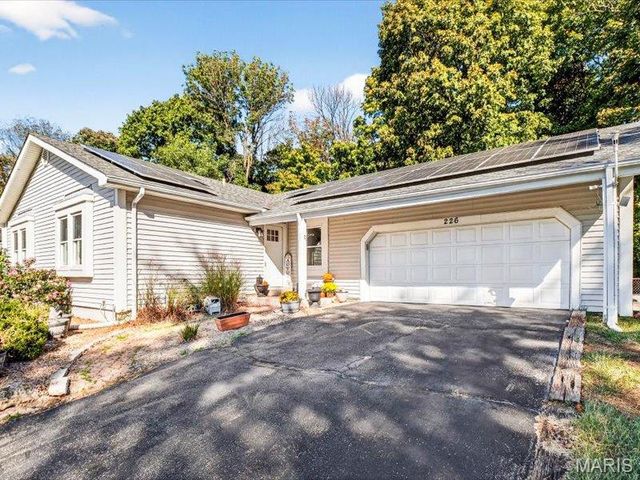 226 Woodridge Court, Collinsville, IL 62234