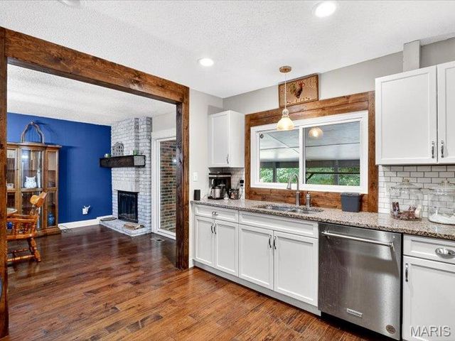 226 Woodridge Court, Collinsville, IL 62234