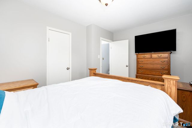 80 West Street, Windsor Locks, CT 06096