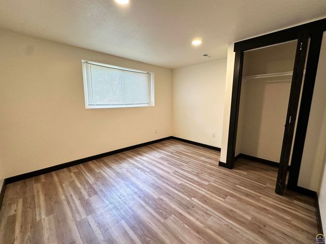 3140 SW Crest DR, Topeka, KS 66614