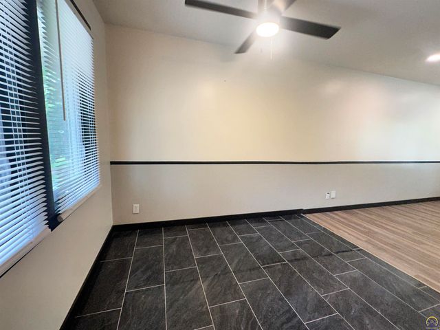 3140 SW Crest DR, Topeka, KS 66614