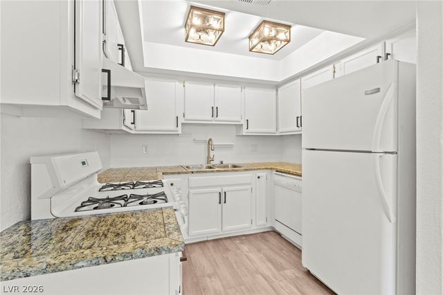 2212 Silver Pine Drive, Las Vegas, NV 89108