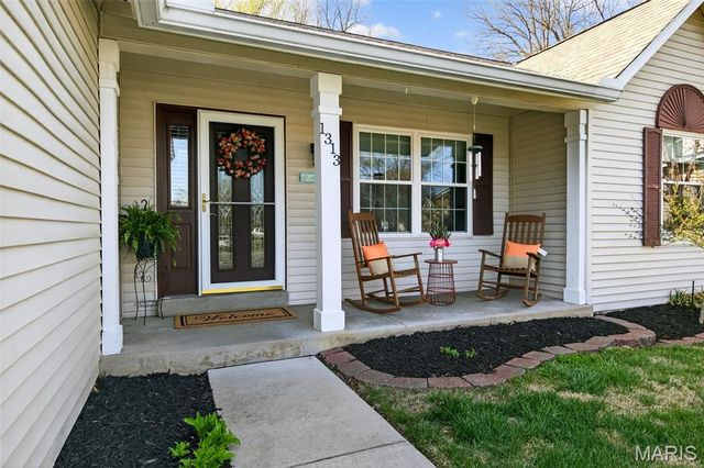 1313 Colby Drive, St Peters, MO 63376