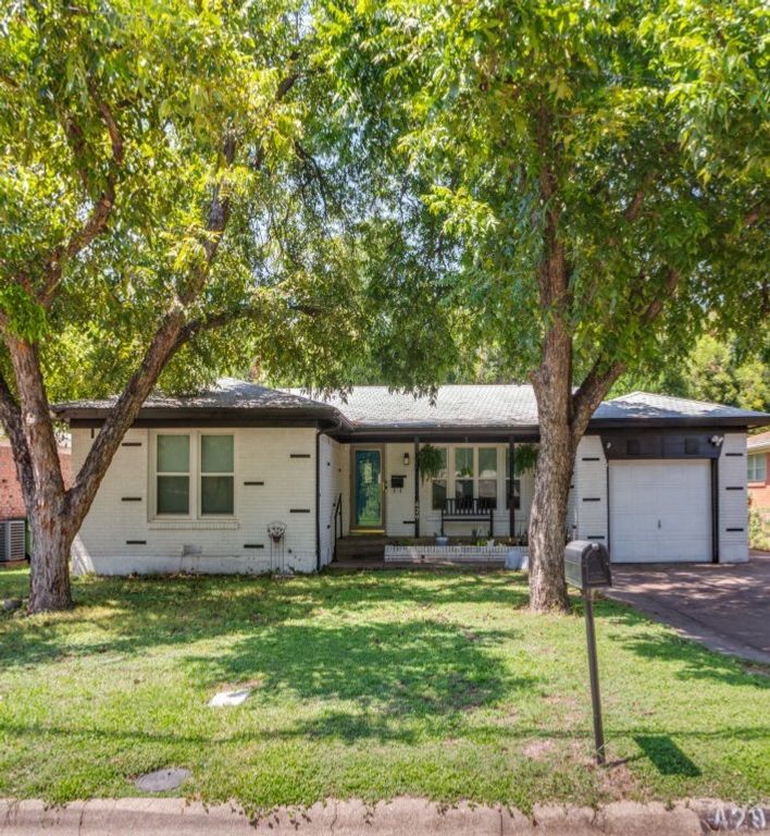 429 Harmon Road, Hurst, TX 76053
