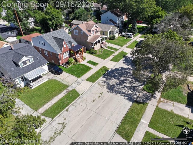 1125 E Hayes Avenue, Hazel Park, MI 48030
