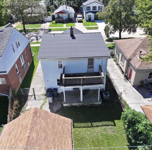 1125 E Hayes Avenue, Hazel Park, MI 48030